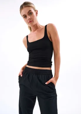 FREE PLAY RIB SINGLET IN BLACK