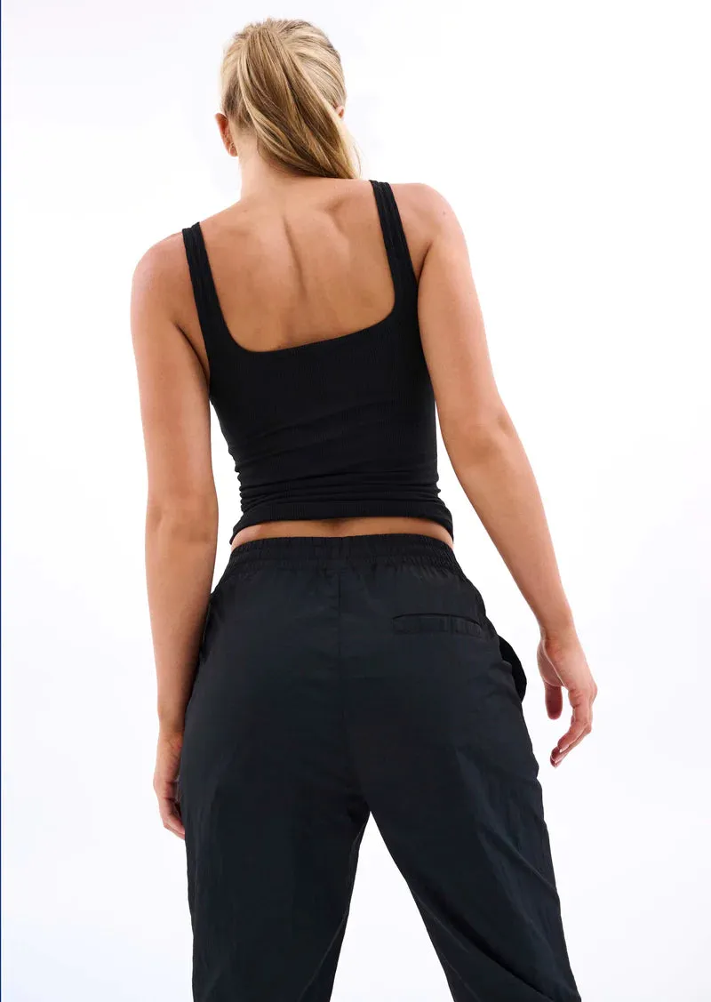 FREE PLAY RIB SINGLET IN BLACK