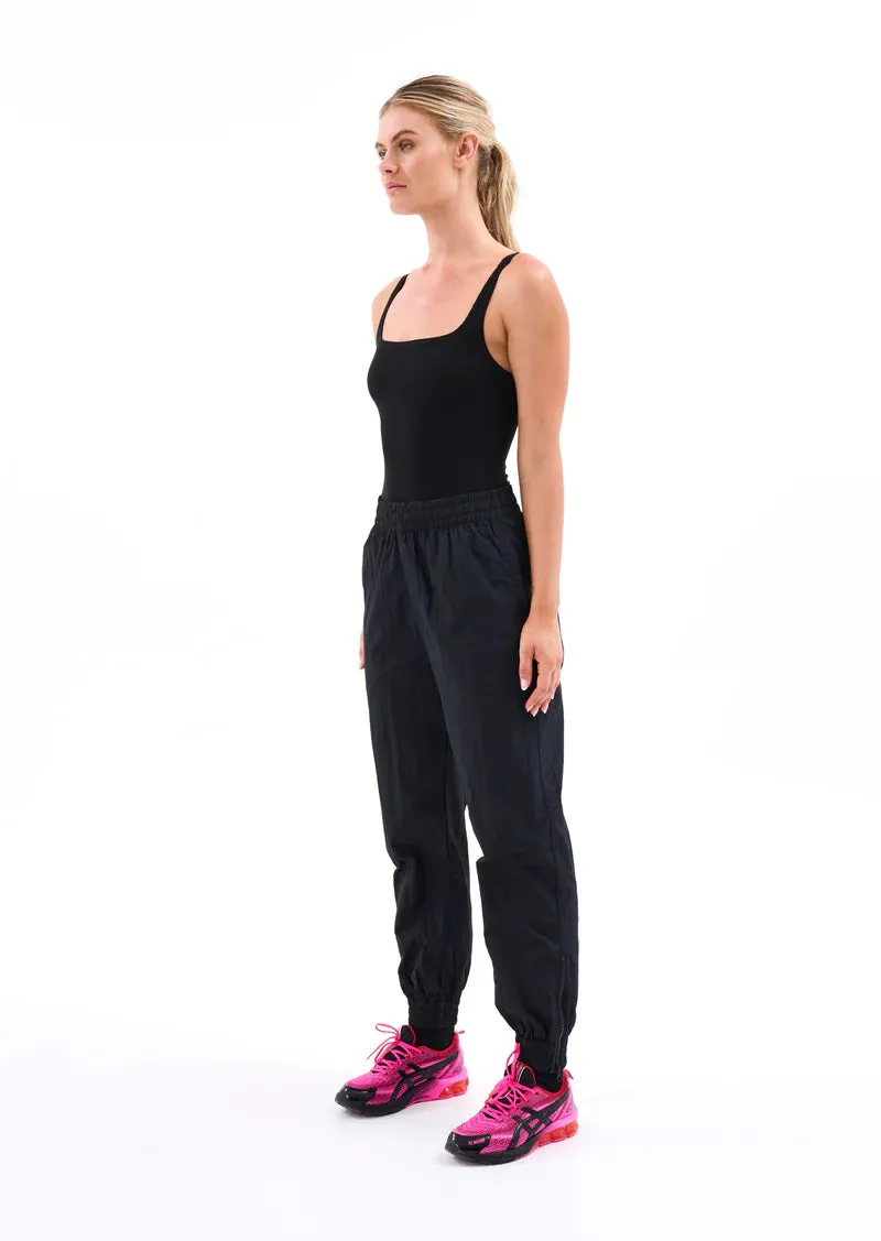 FREE PLAY RIB SINGLET IN BLACK