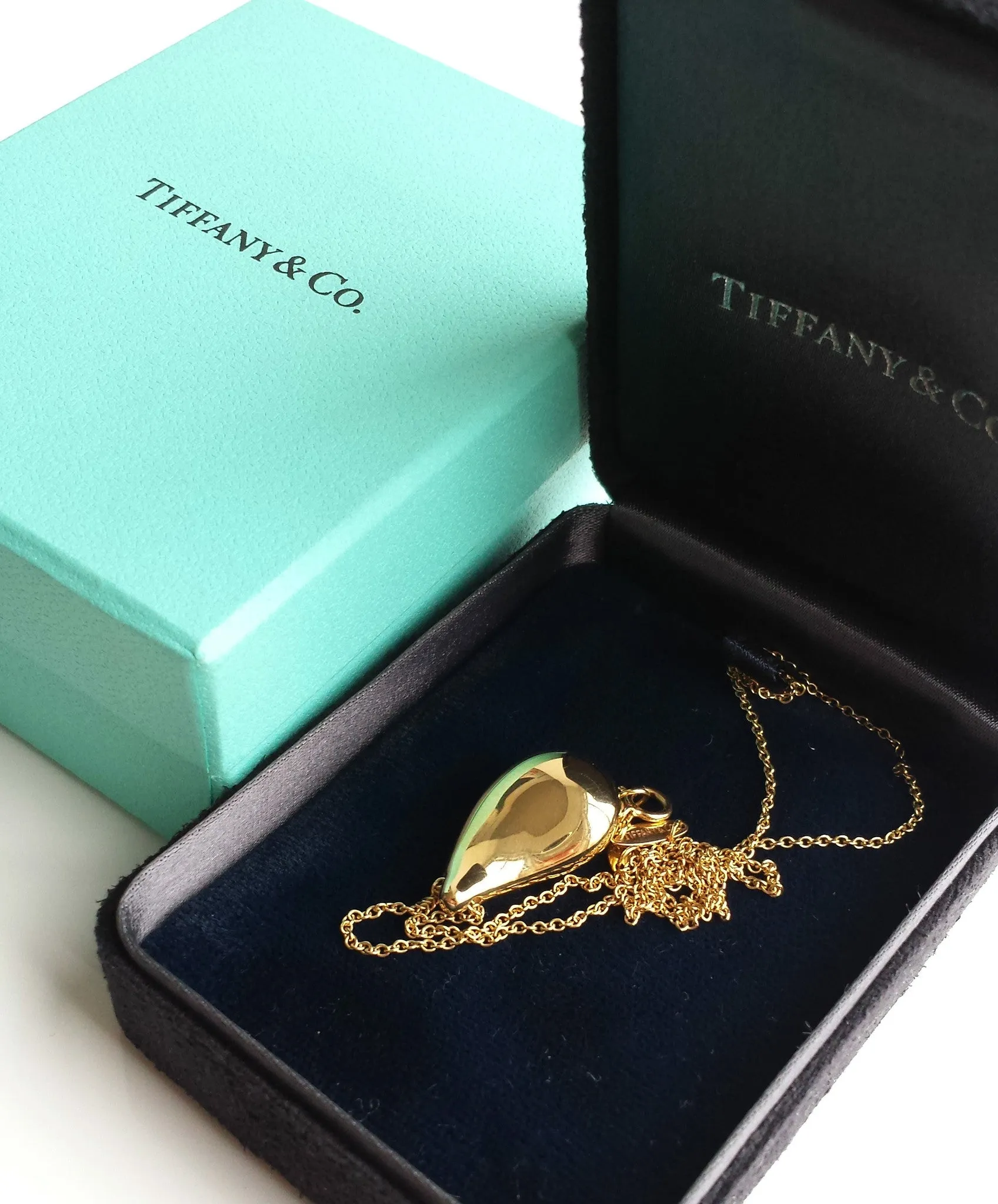 Tiffany & Co. Elsa Peretti Teardrop Pendant / Necklace in 18k Gold